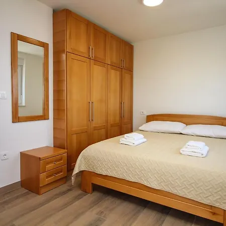Apartmán In 38392 Primošten
