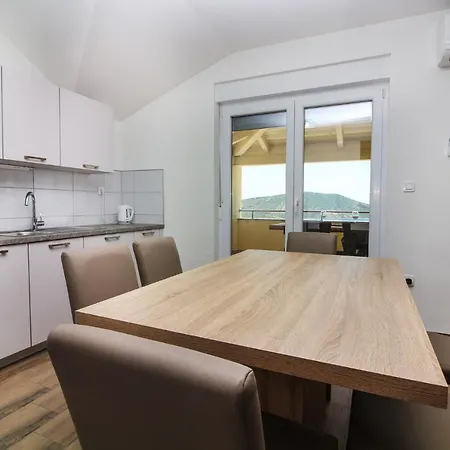 In 38392 Apartmán Primošten
