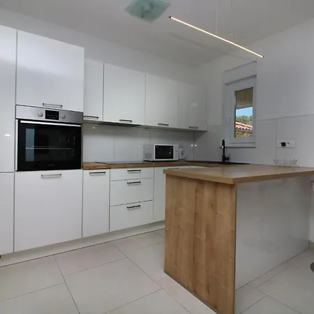 In 38392 Apartmán *